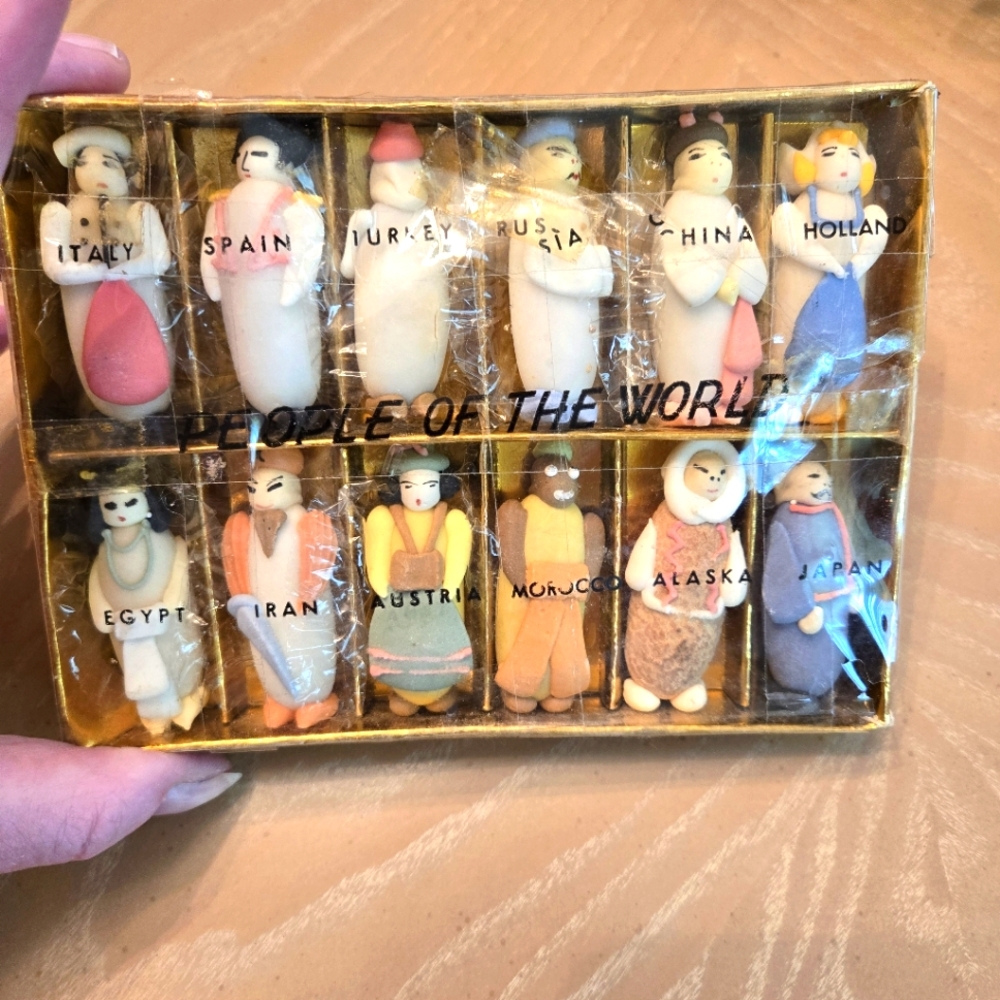 Vintage Dufour “Candies of the World”,12 Molded People-Shaped Candies Orig. Box